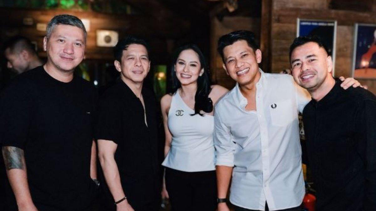 Jessica dan Boris bersama Gading, Ariel dan Raffi Ahmad yang merupakan klub motor The Dudas Minus One.