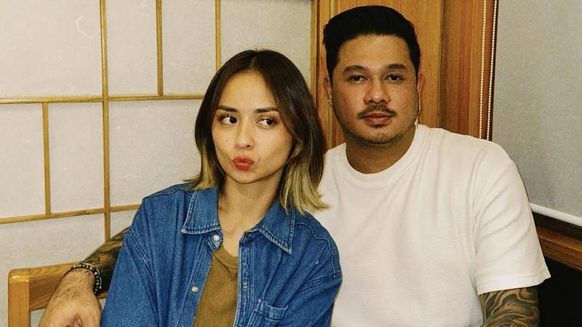 PROFIL SELEBRITI - Joanna Alexandra bersama seorang pria bertato.
