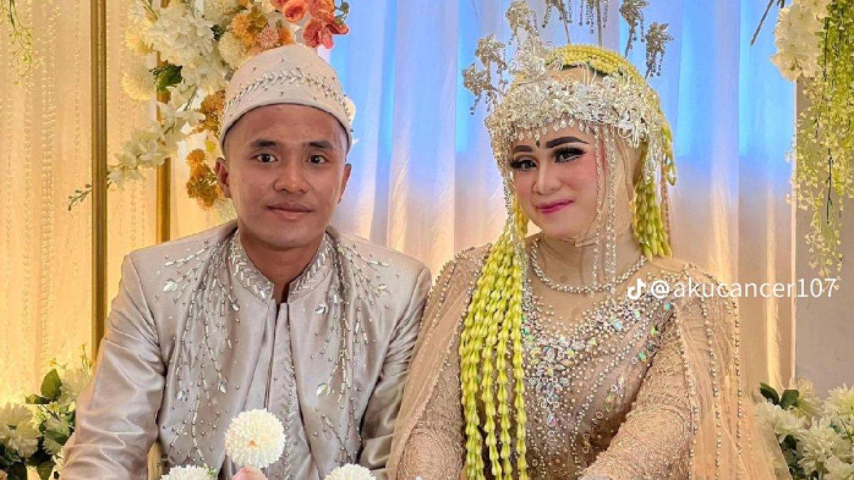 Wanita ini gak nyangka jodohnya adalah lelaki yang dulunya pernah foto bareng di pesta ultahnya yang ke-empat