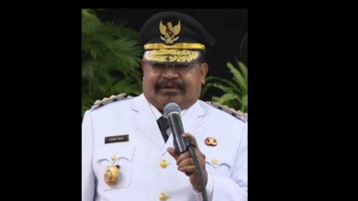 GUBERNUR PAPUA PEGUNUNGAN - John Tabo - Ones Pahabol dilantik Presiden Republik Indonesia Prabowo Subianto sebagai Gubernur dan Wakil Gubernur Papua Pegunungan, Kamis (17/4/2025). Pelantikan ini menjadikan John Tabo sebagai gubernur pertama di Provinsi Papua Pegunungan.