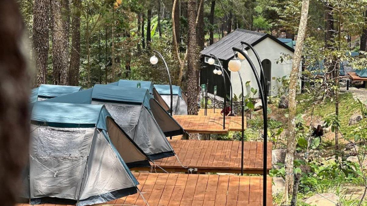 WISATA ALAM - Potret Jolotundo Glamping & Edu Park disadur dari Kompas.com pada Rabu (5/3/2025). Jolotundo Glamping & Edu Park berlokasi di Nganjuk, Jawa Timur.
