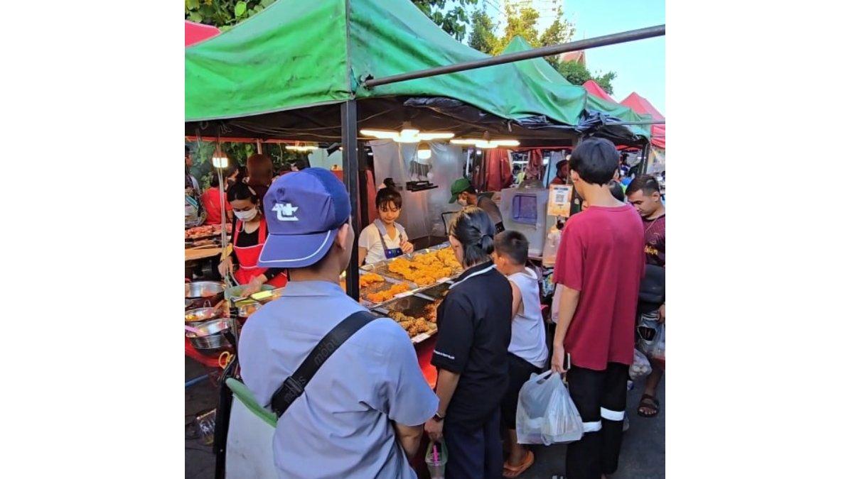 Jualan ayam goreng