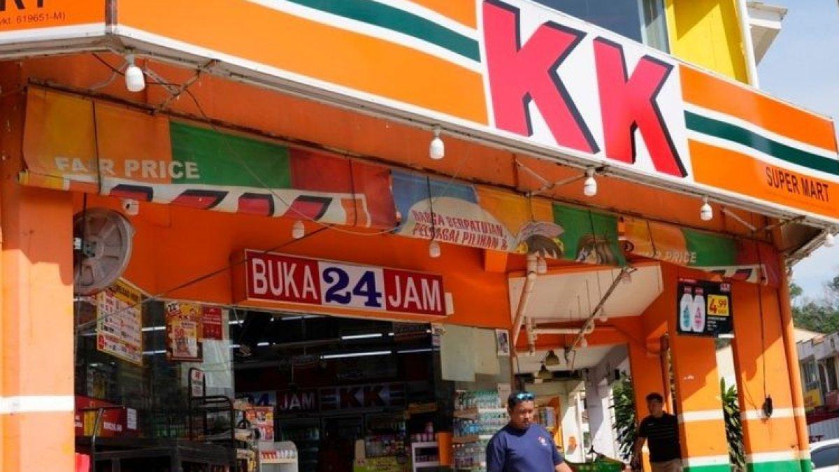 MINIMARKET DILARANG 24 JAM - Pemkab Batang ubah peraturan baru selama Ramadan, minimarket dilarang buka 24 jam. Solusinya diganti dengan warung yang buka 24 jam.