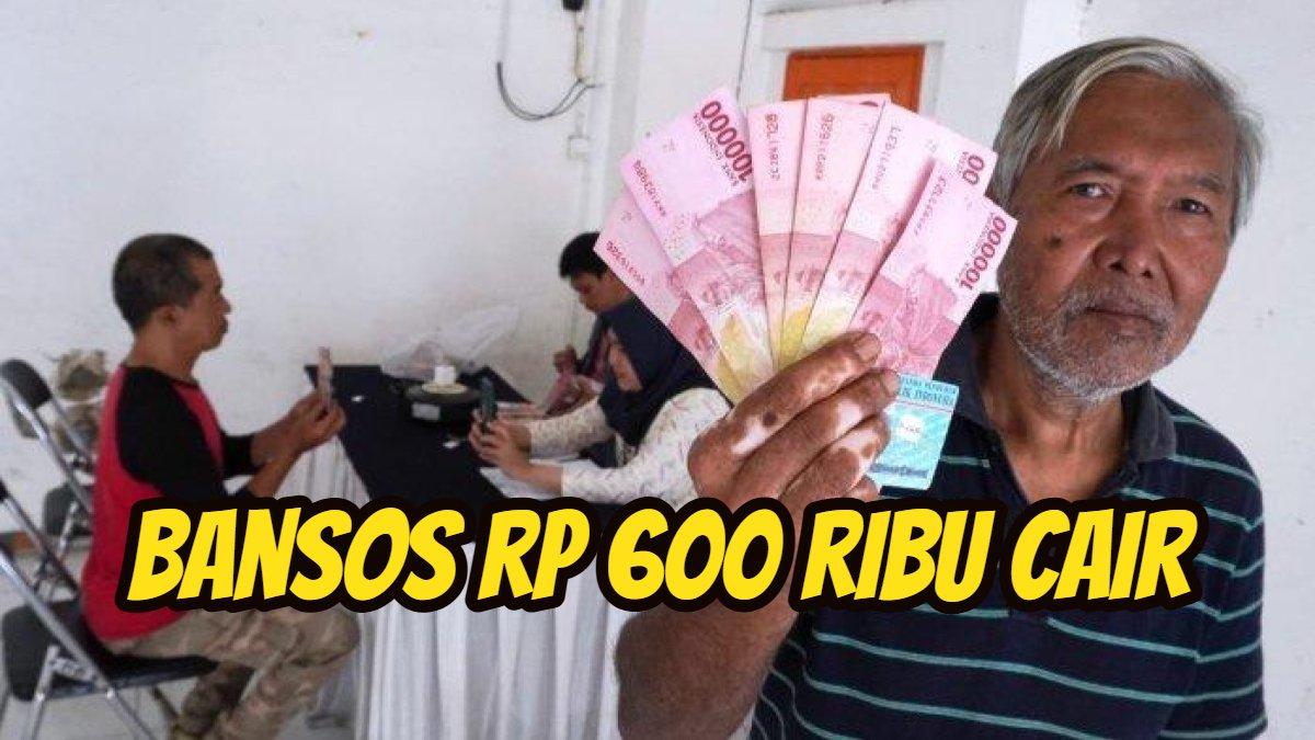 KPM PENERIMA BANSOS - KPM Bansos BPNT dan PKH di Kantor Pos Besar, Jalan Asia Afrika, Kota Bandung, Jawa Barat, Jumat (10/5/2024). Bansos Rp 600 ribu siap disalurkan ke masyarakat miskin.