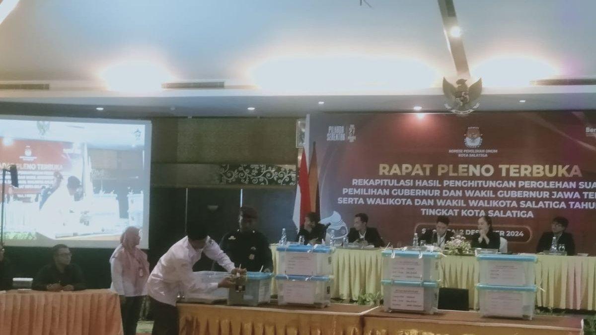 KPU Kota Salatiga mengadakan Rapat Pleno Terbuka Rekapitulasi Hasil Penghitungan Suara Pemilihan Wali Kota dan Wakil Wali Kota Salatiga Tahun 2024, Senin (2/12/2024).