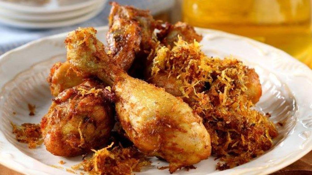 KULINER AYAM GORENG - Ilustrasi Ayam goreng lezat.