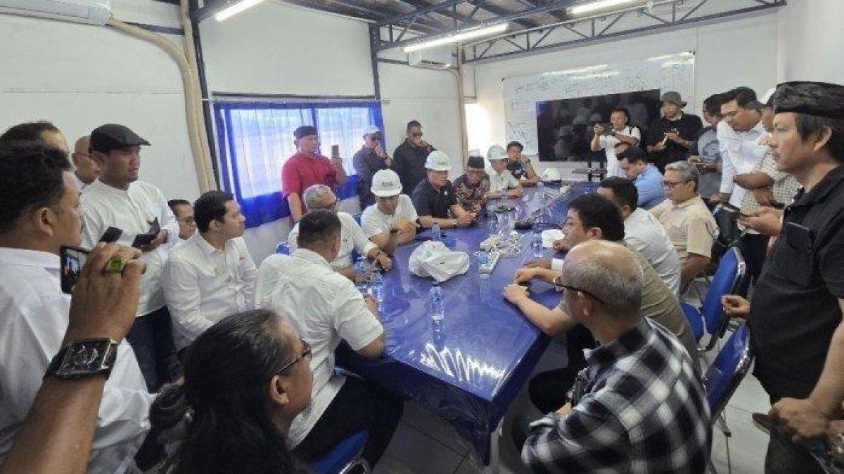 MINTA JATAH PROYEK - Kadin dan Ormas di Kota Cilegon saat audensi bersama pihak PT Chandra Asri, Selasa, (13/5/2025). Viral video oknum kadin dan ormas minta jatah proyek ke PT Chandra Asri.