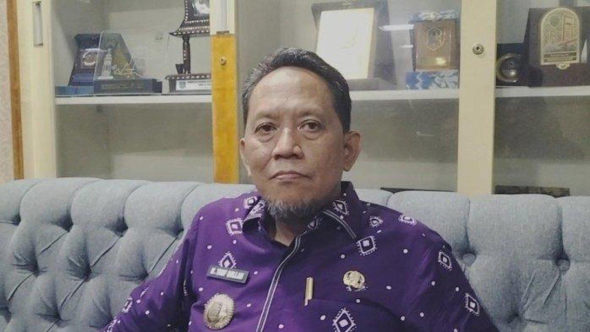 PEMBANGUNAN JALANAN LAMPUNG - Kadis BMBK Lampung Taufiqullah saat ditemui di ruang kerjanya, Senin (26/5/2025). Ia menyebut Pemprov Lampung menganggarkan dana Rp 450 miliar untuk memperbaiki 52 ruas jalan rusak.