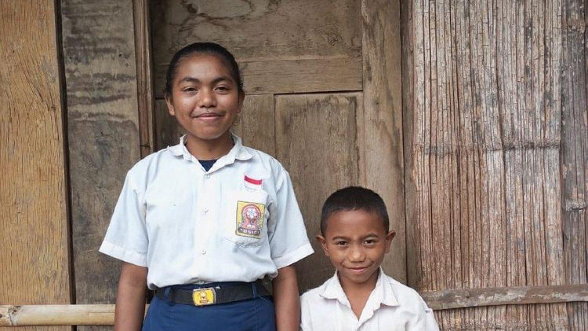 Kakak beradik di Kampung Randang, Kecamatan Kota Utara,
