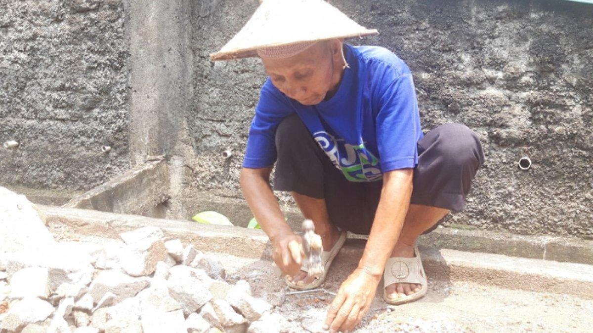 Kakek buta bayari anak yatim piatu