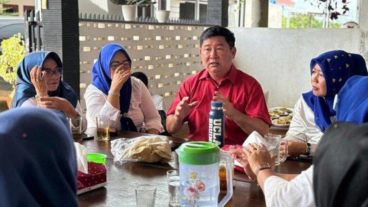 PROFIL BUPATI - Kamarudin Muten saat bertemu Ikatan Wanita Pengusaha Indonesia (IWAPI) Cabang Beltim, Rabu (10/7).