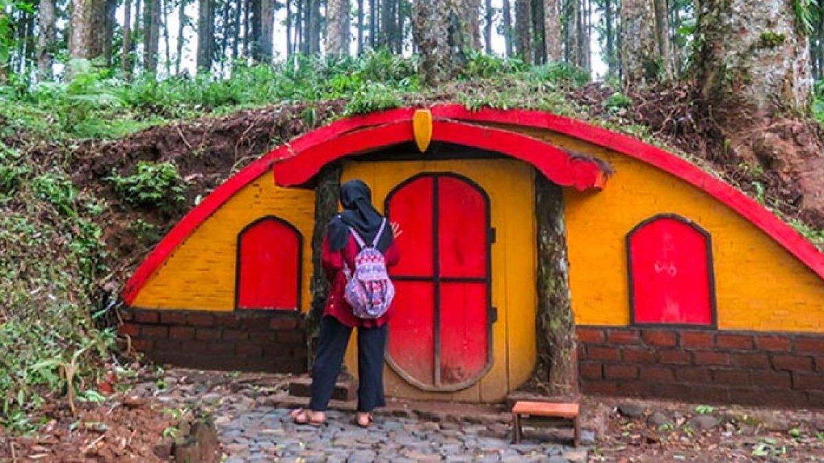 WISATA SERU - Potret Kampung Kurcaci disadur dari Kompas.com pada Rabu (9/4/2025). Kampung Kurcaci berada di Purbalingga, Jawa Tengah.