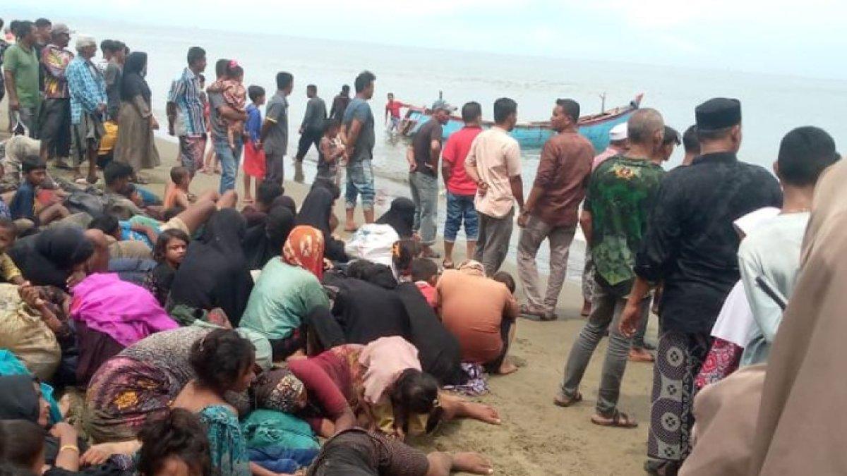 Kapal berisi ratusan Rohingya terombang ambing di Perairan Lhokseumawe