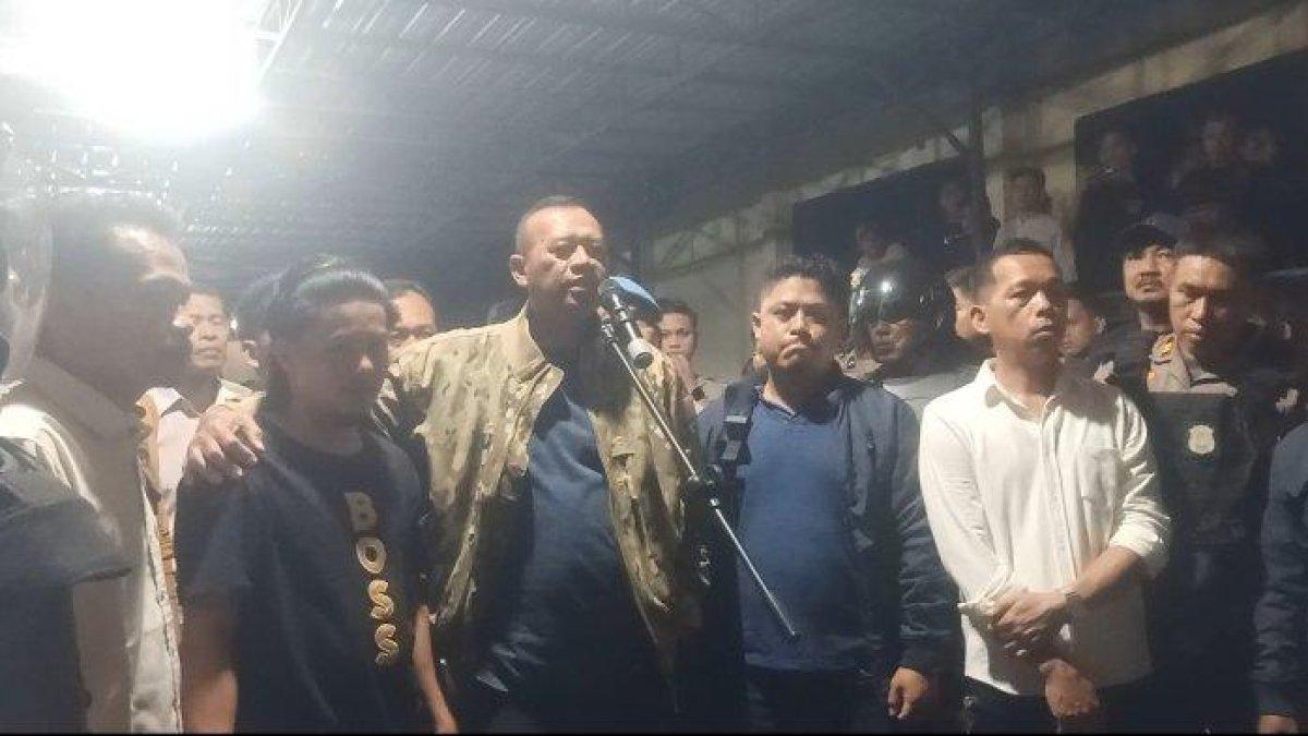 Kapolda Irjen Pol. Adang Ginanjar saat menyampaikan permohonan maaf di depan mahasiswa