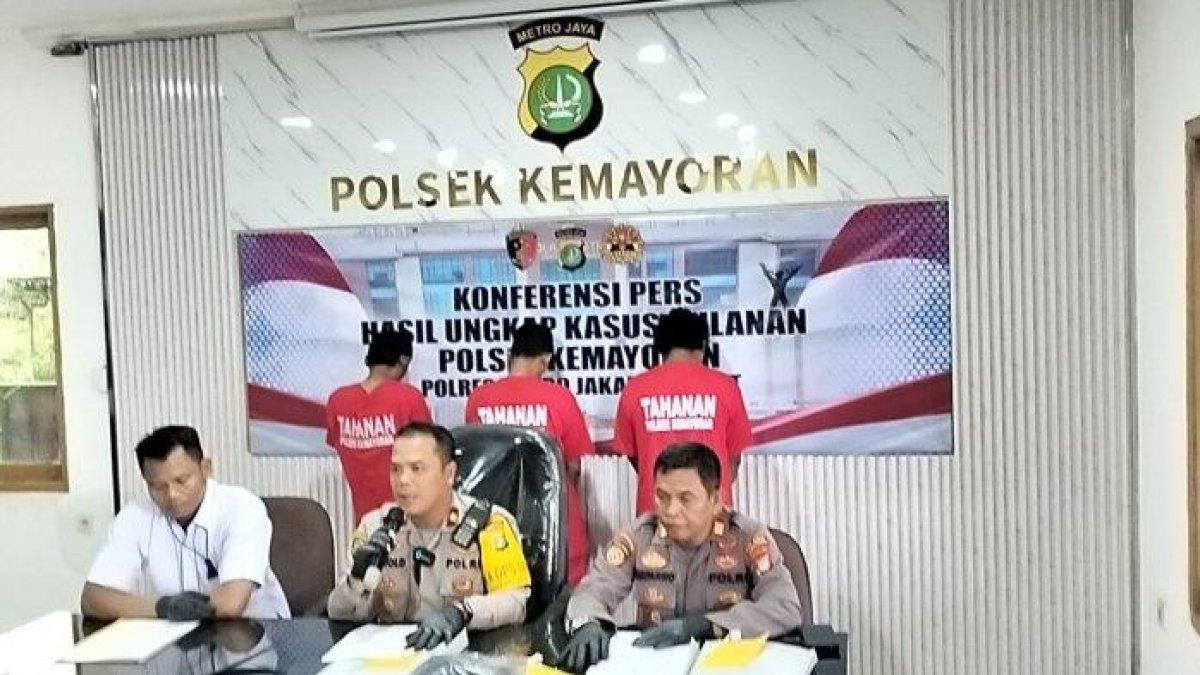 Kapolsek Kemayoran, Arnold Julius Simanjuntak dl