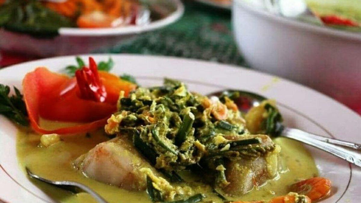REKOMENDASI KULINER KHAS: Katupek Gulai Paku
