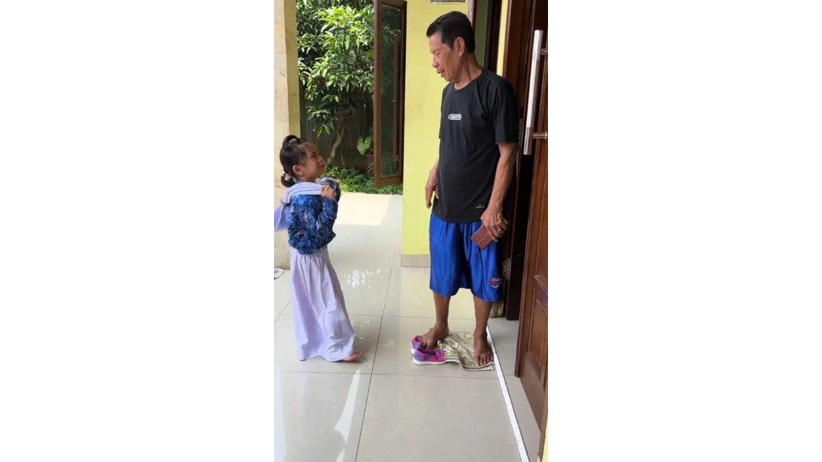 Keakraban Malik Tong Tong dengan Melisya.