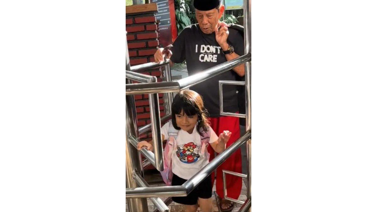 Keakraban Malik Tong Tong dengan Melisya.