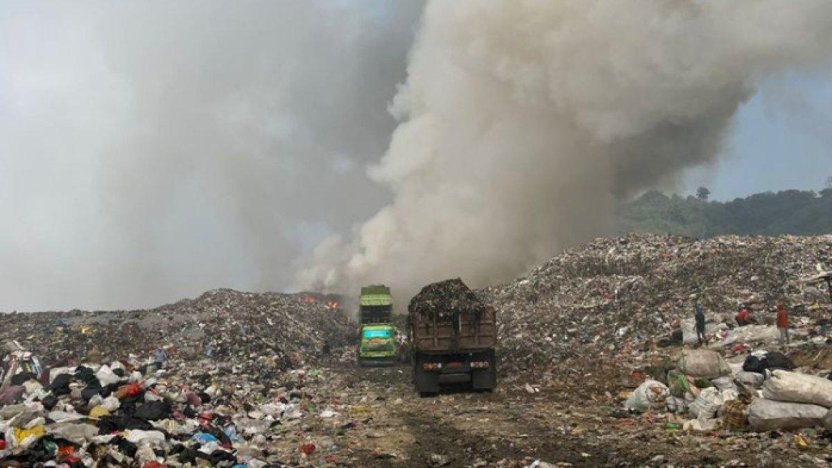 Kebakaran di TPA Sarimukti belum padam dalam 5 hari
