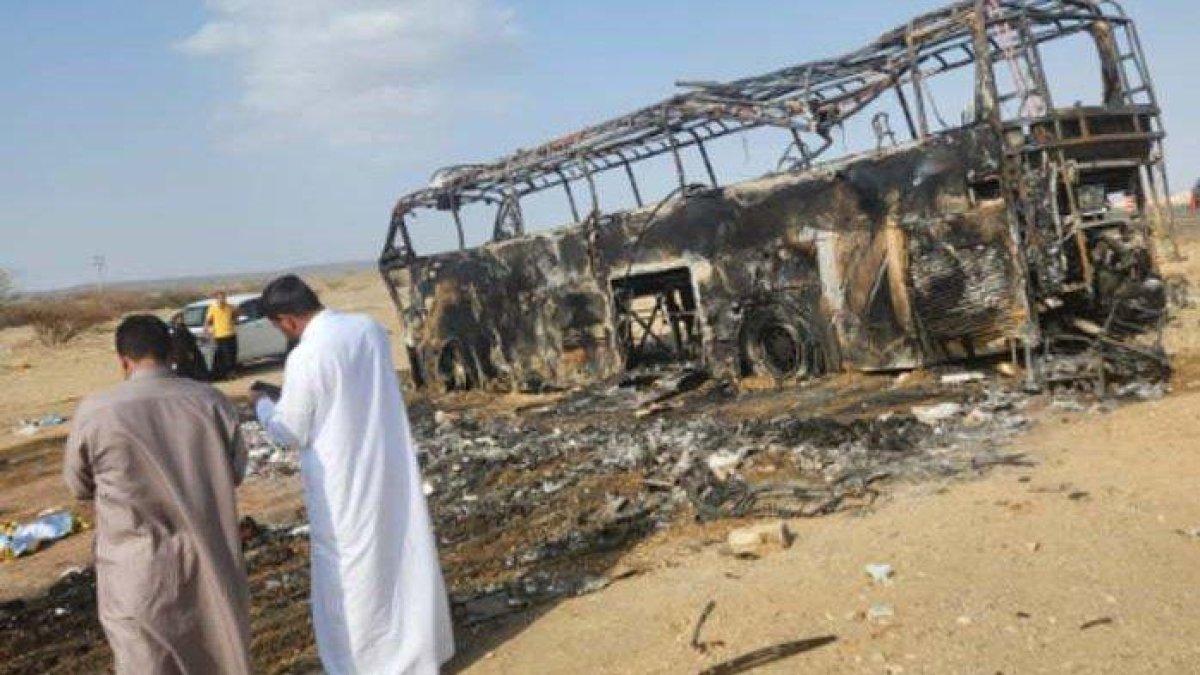 BUS JEMAAH UMRAH KECELAKAAN - Kecelakaan maut menimpa bus pengangkut jemaah umrah dari Indonesia di Jeddaah, Kamis (20/3/2025). 6 WNI meninggal, 14 luka-luka. Bus sempat terbalik lalu terbakar.