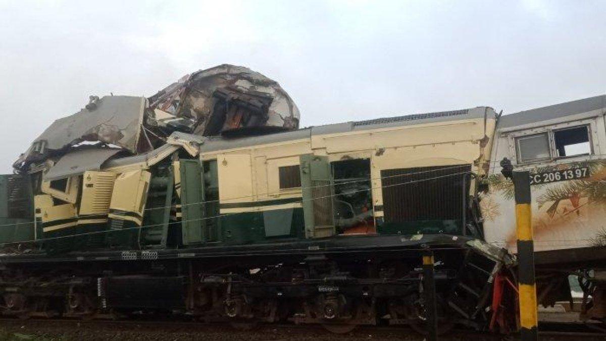 Kecelakaan kereta api di Cicalengka, Bandung, dua kereta adu banteng hingga gerbong terbalik