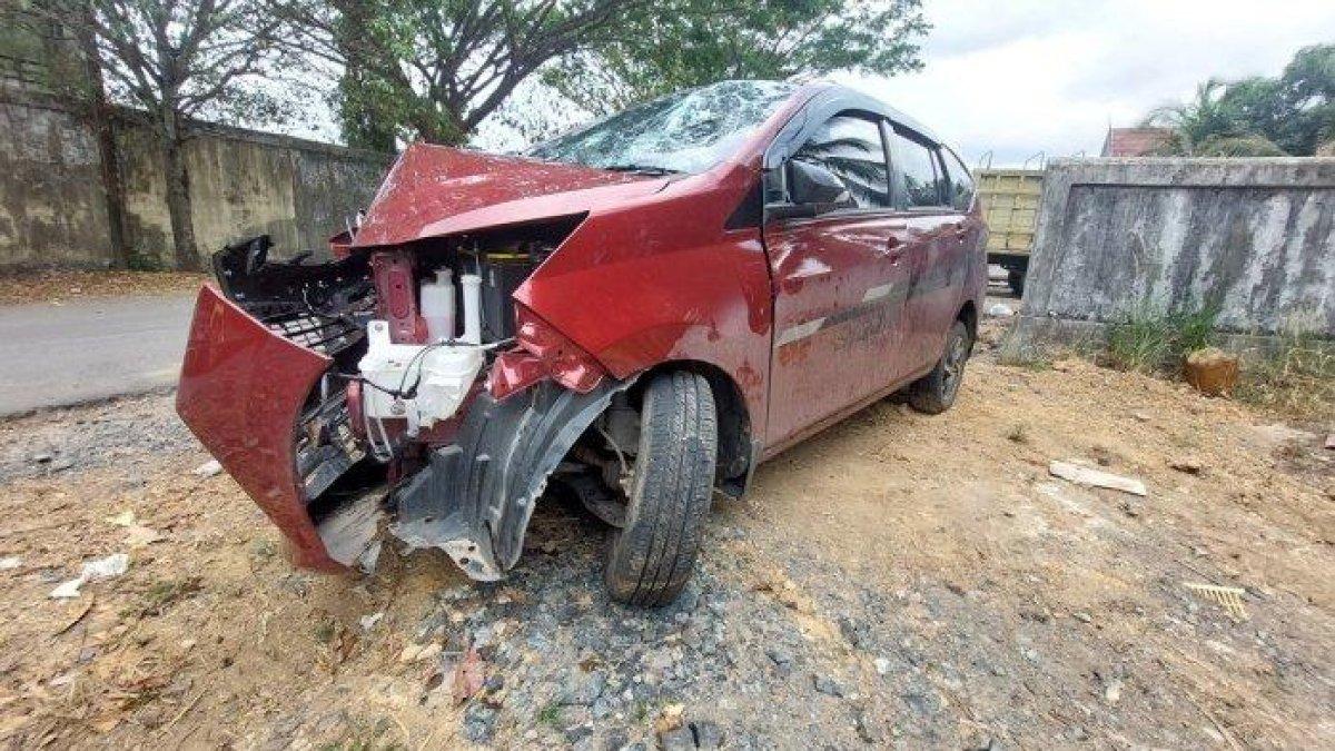 Kecelakaan maut sebuah mobil yang ditumpangi satu keluarga di Banjarbaru, Kalimantan Selatan menimbulkan korban tewas