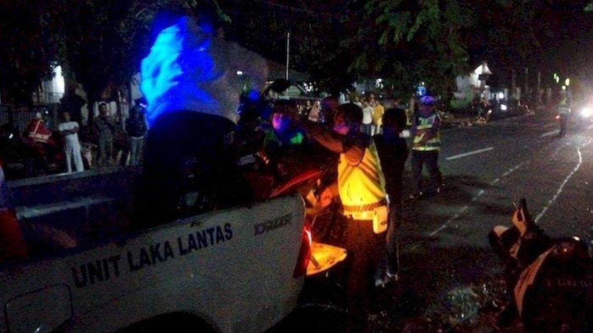 Kecelakaan maut motor vs mikrobus di Kuningan Jawa Barat