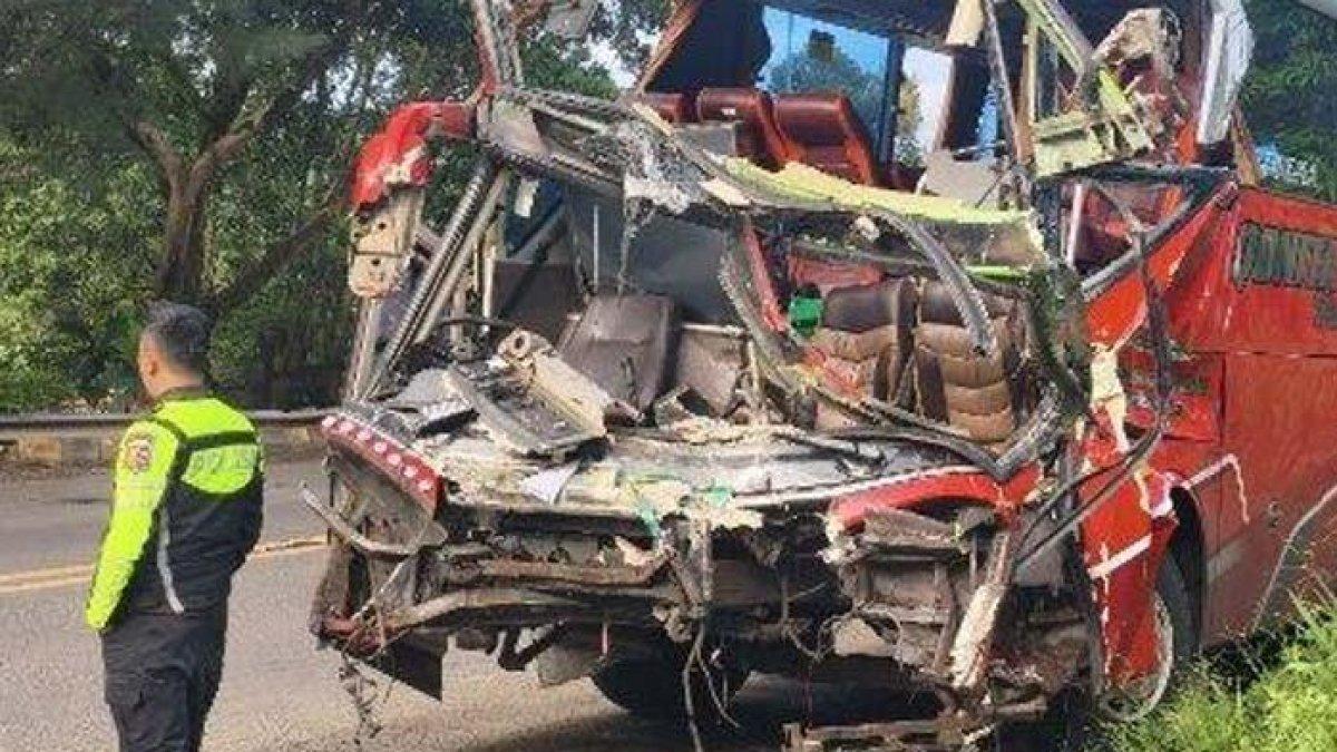 Jelang libur panjang, kecelakaan maut terjadi antara bus peziarah dengan truk di Tol Cipularang hari ini, Kamis (26/12/2024) menewaskan 2 orang