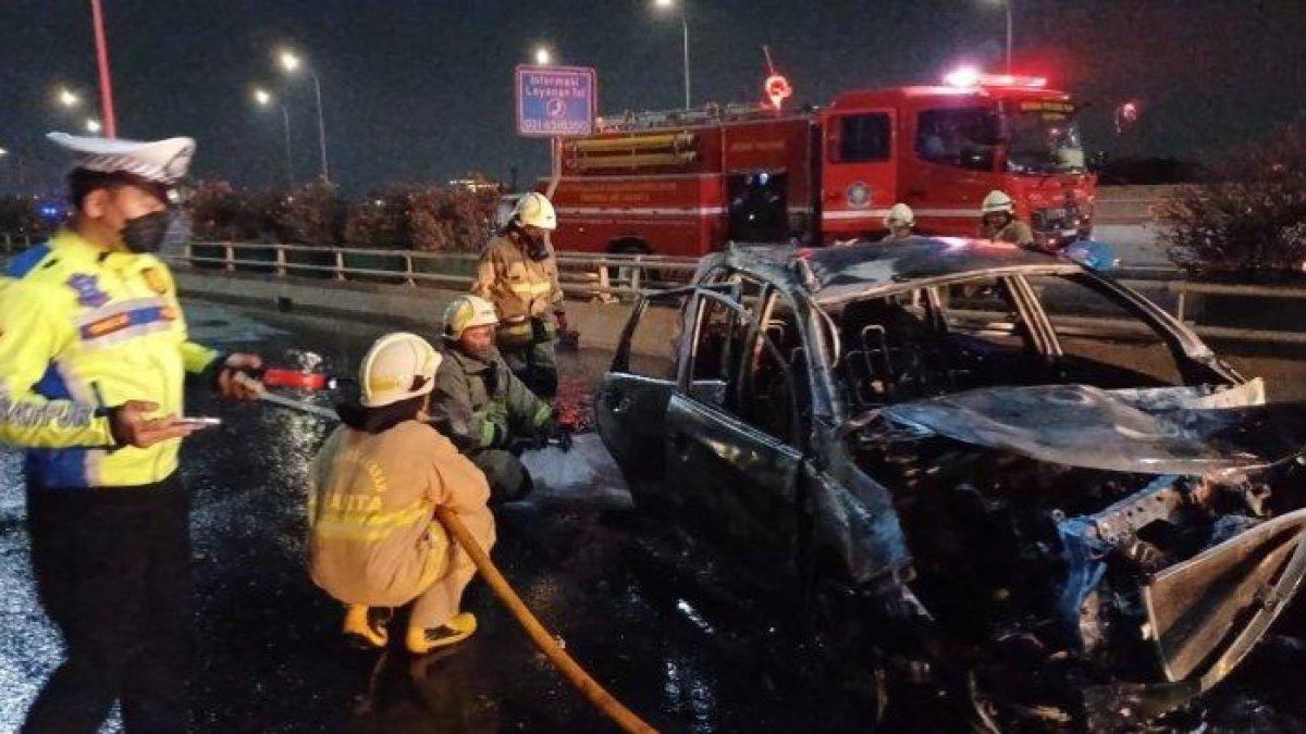 Kecelakaan mobil hingga hangus terbakar di Jakarta Timur