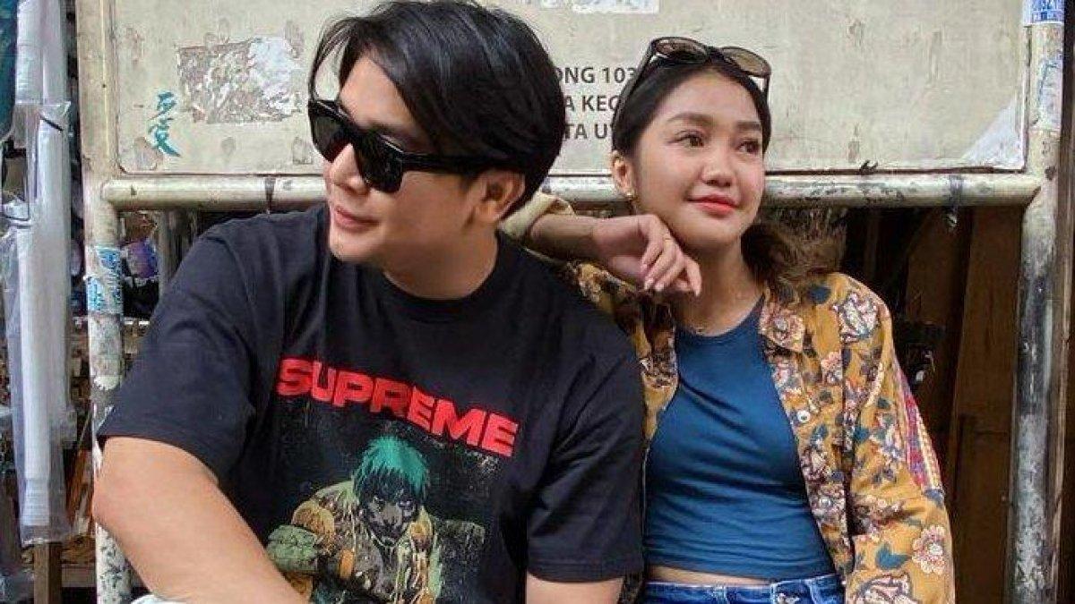 Kedekatan Billy Syahputra dan Chandrika Chika