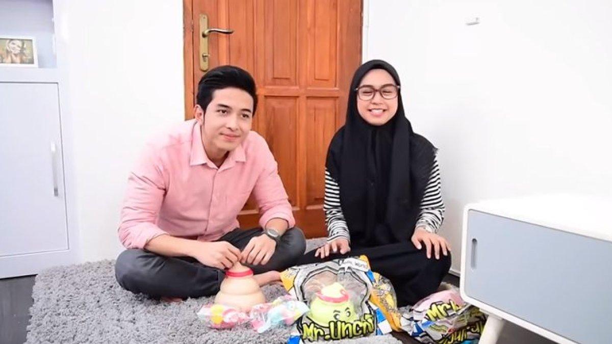 Kedekatan Ria Ricis dan Aditya Surya Pratama santer terdengar sejak 2017, tepat ketika Ricis mulai bersinar di YouTube lewat konten squishy.
