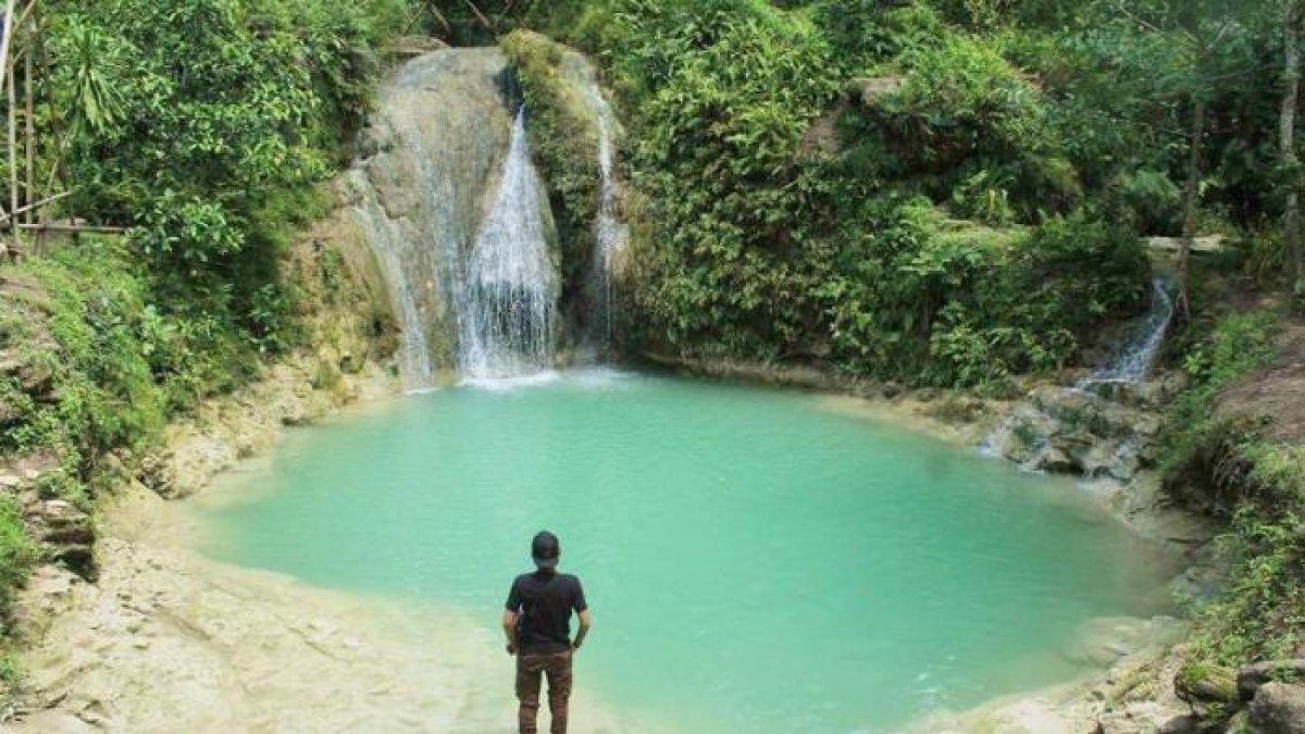 WISATA AIR JOGJA - Potret Kedung Pengilon yang disadur dari TribunTravel.com pada Senin (3/3/2025). Kedung Pengilon memiliki keindahan air yang jernih dengan perpaduan warna antara hijau muda dan kebiruan.