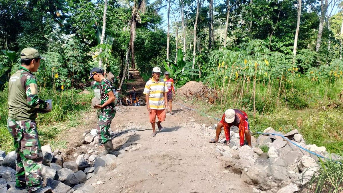 TMMD SENGKUYUNG KLATEN - Kegiatan Pra TMMD Sengkuyung Tahap II Tahun Anggaran 2025 Desa Mundu, Kecamatan Tulung, Klaten resmi dimulai pada Senin (5/5/2025), dengan fokus utama pembangunan infrastruktur jembatan.