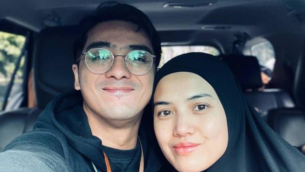 Kehangatan Ricky Harun dan Herfiza Novianti.