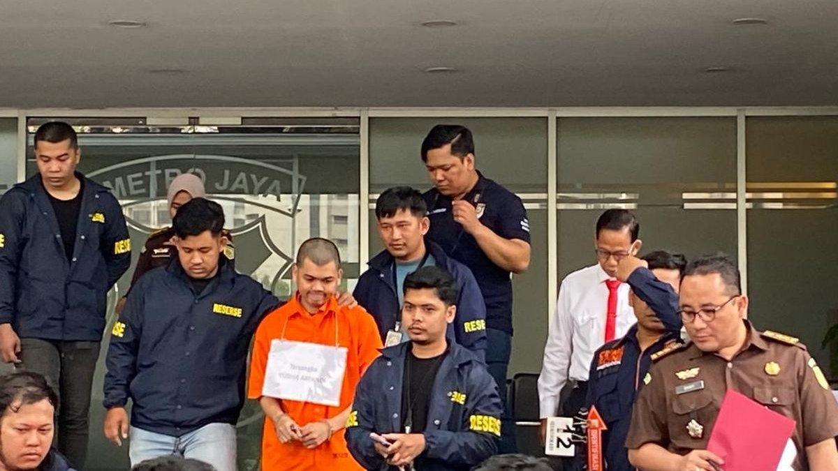 Kekasih artis peram Tamara Tyasmara melakukan rekonstruksi adegan kasus kematian anak sang artis di Mapolda Metro Jaya, Rabu (28/2/2024).