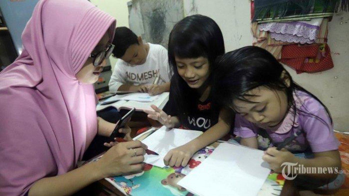 Ilustrasi Belajar - Simak kunci jawaban Bahasa Indonesia Kurikulum Merdeka Kelas 4 SD Bab 4 halaman 80 tentang teks 