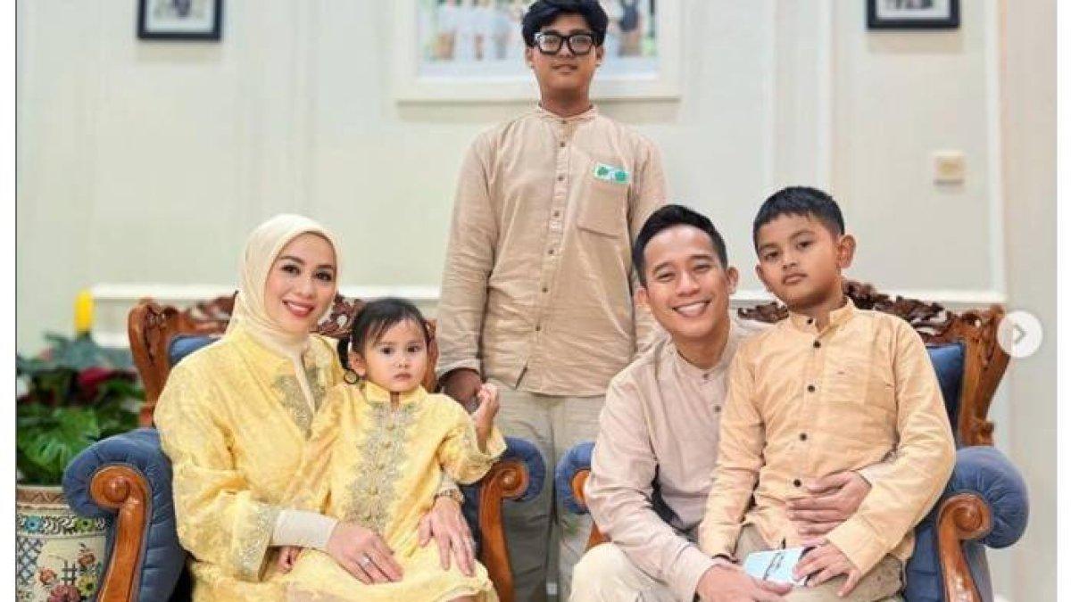 Keluarga Denny Cagur dan Santi