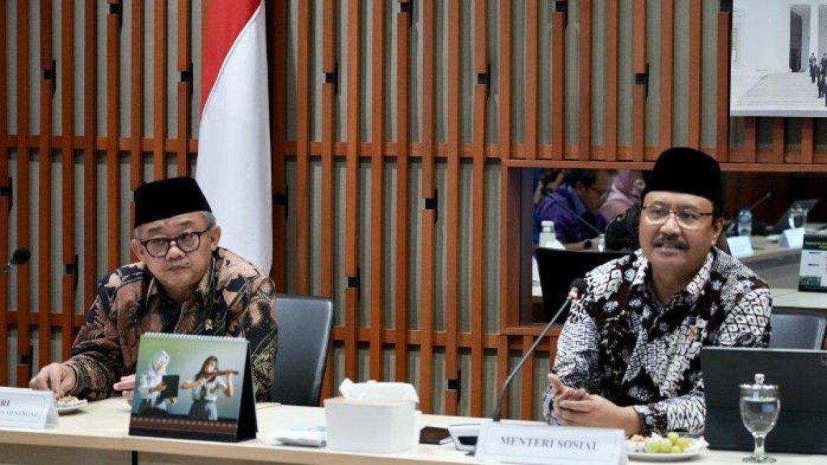 SEKOLAH RAKYAT - Foto ini diambil dari laman resmi kemensos.go.id pada Kamis (10/4/2025). Kemensos dan Kemendikdasmen Bahas Proses Rekrutmen Guru, Peserta Didik dan Kurikulum Sekolah Rakyat. Melansir laman resmi kemensos.go.id, proses penerimaan peserta didik dan rekrutmen tenaga pendidik akan dimulai pada April 2025