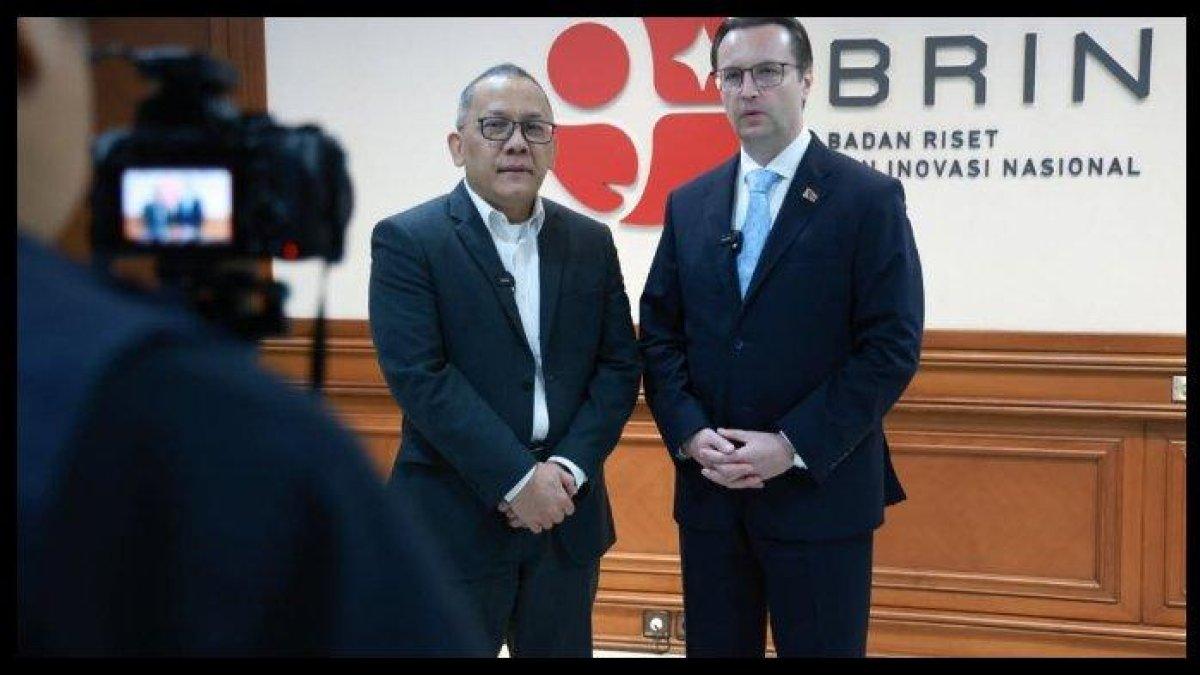 KEPALA BRIN - Dalam foto: Kepala BRIN Laksana Tri Handoko (kiri) bersama Duta Besar Belarus, HE Dr. Raman Ramanouski (kanan) di kantor BRIN. Foto diunggah di akun Instagram Laksana, @lthandoko, pada 23 Mei 2025.