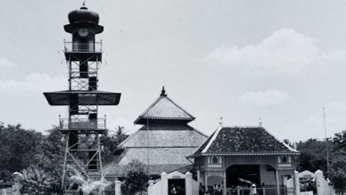 Kerajaan Demak berdiri sekitar abad ke-15 Masehi.