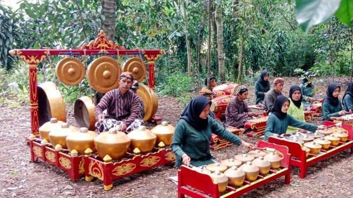 DESA WISATA BUGISAN: Kesenian Karawitan di Desa Wisata Bugisan, Kabupaten Klaten, Jawa Tengah