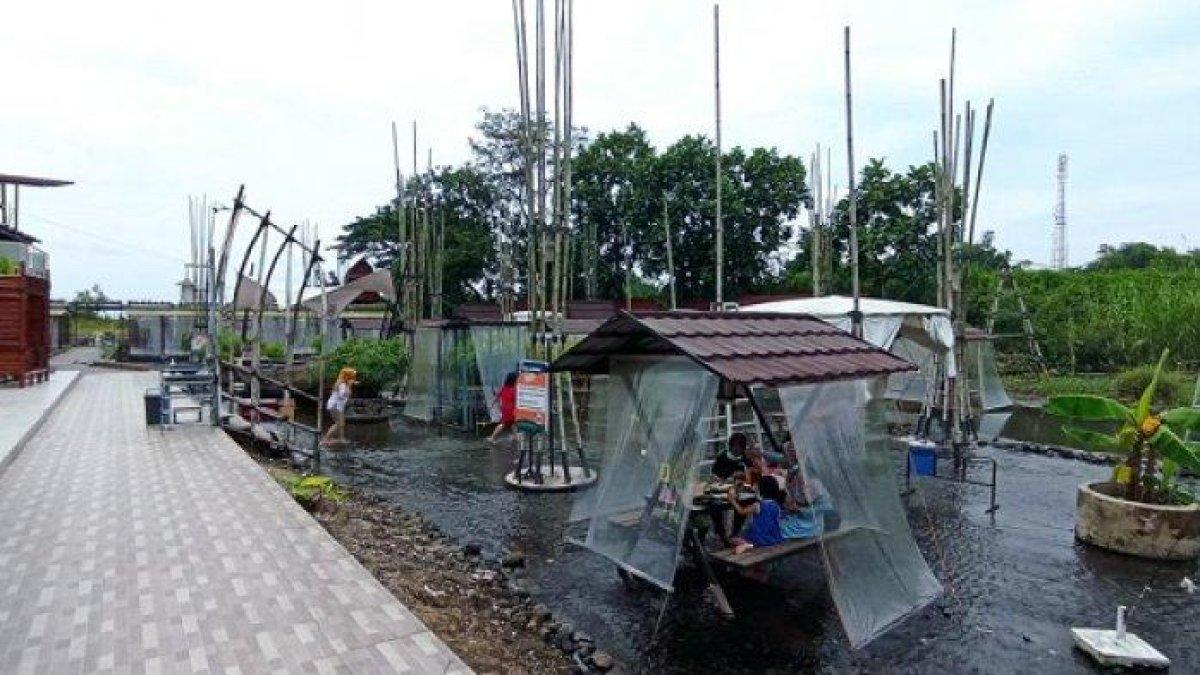 KETJEH RESTO KLATEN: Ketjeh Resto, restoran unik di Klaten tawarkan sensasi makan di tengah sungai