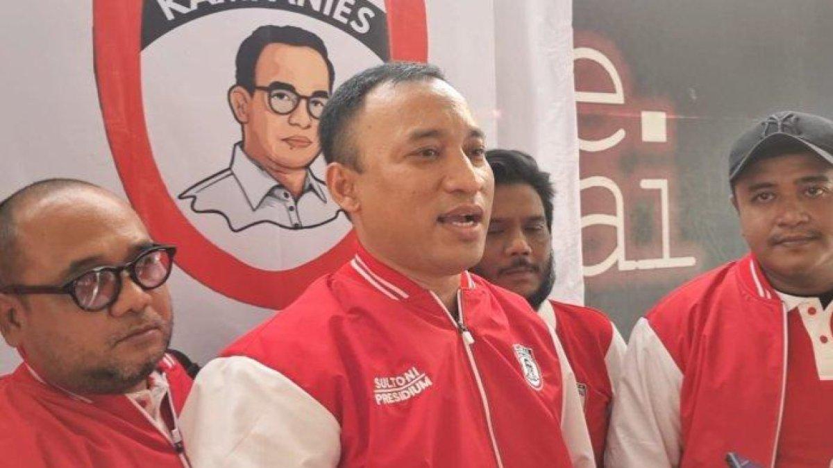 Ketua Presidium Relawan Kami Anies, Sultoni (tengah).