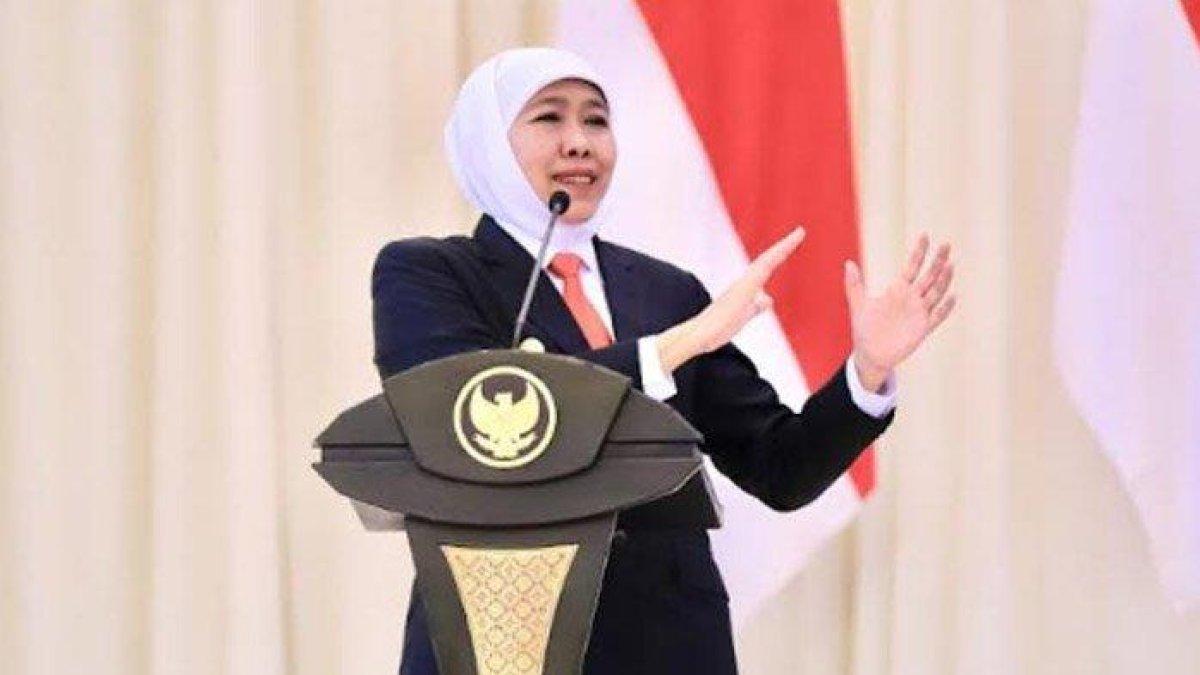 IMBAUAN GUBERNUR JATIM - Gubernur Jatim, Khofifah Indar Parawansa memberi sambutan dalam sertijab Wali Kota dan Wakil Wali Kota Probolinggo, Selasa (4/3/2025), dan menekankan pentingnya pembiayaan cerdas dalam pembangunan di tengah pengetatan anggaran.