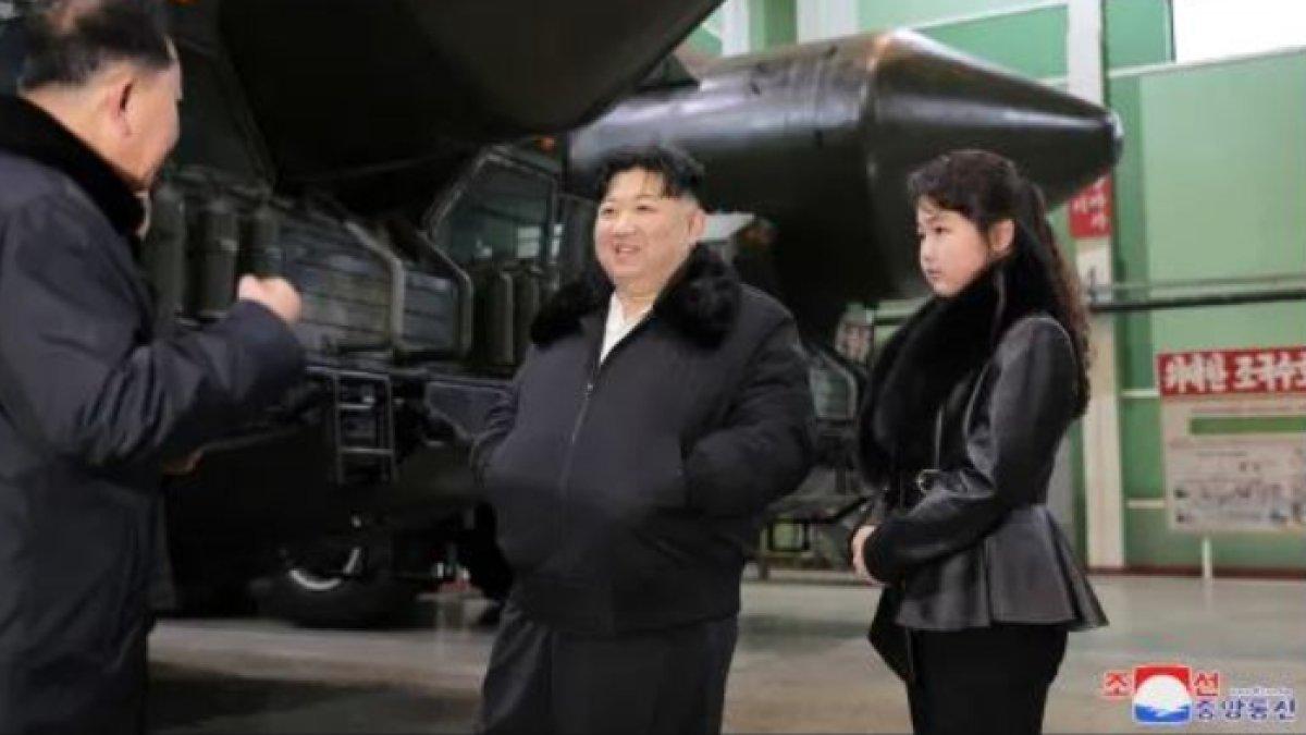 Kim Jong-un memperlihatkan sosok anak gadisnya bernama Kim Ju-ae