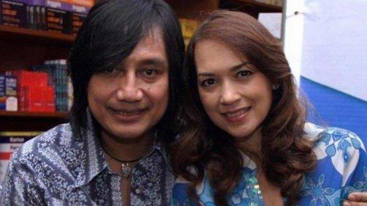 Kisah cinta Ira Wibowo dan Katon Bagaskara kandas setelah 10 tahun lebih menikah.