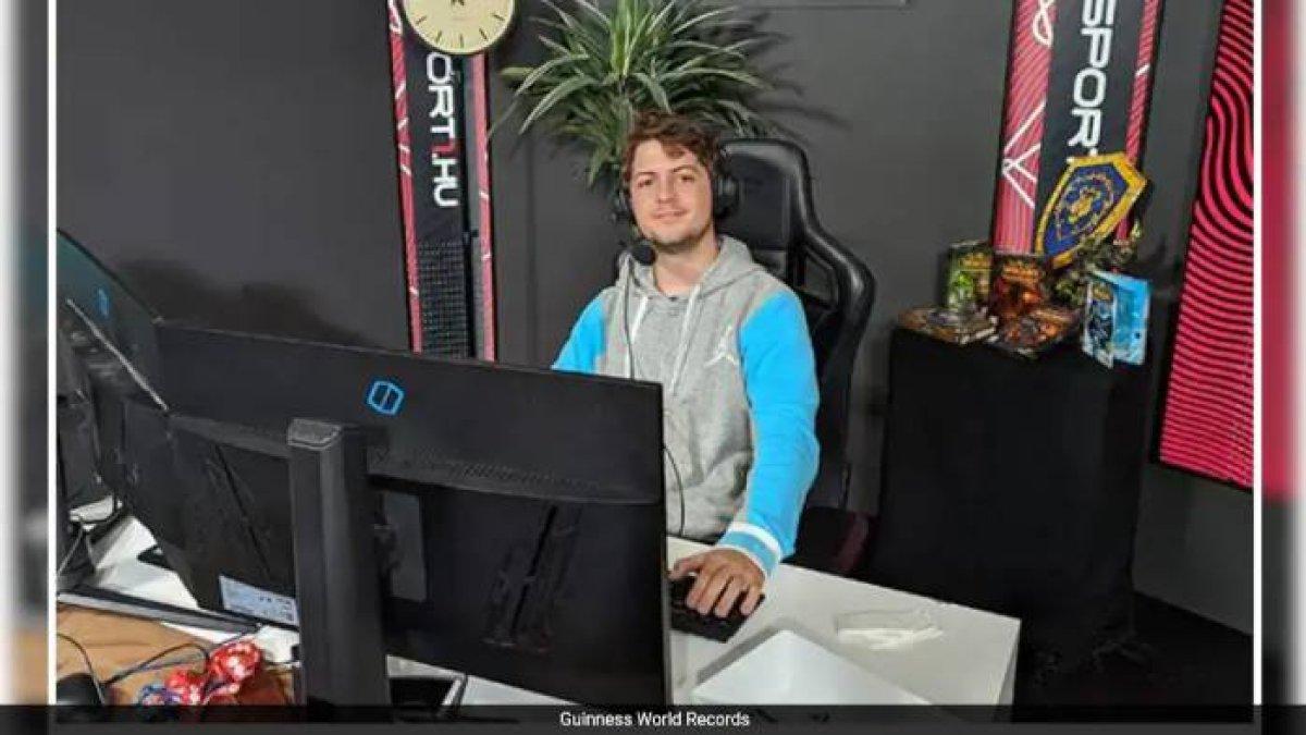 Koki dari Hungaria yang berhasil mencetak rekor bermain videogame terlama