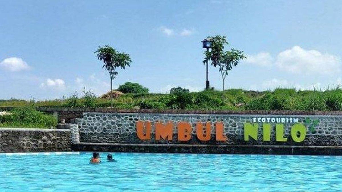 Kolam pemandian yang bersih dan luas di Umbul Nilo Klaten.