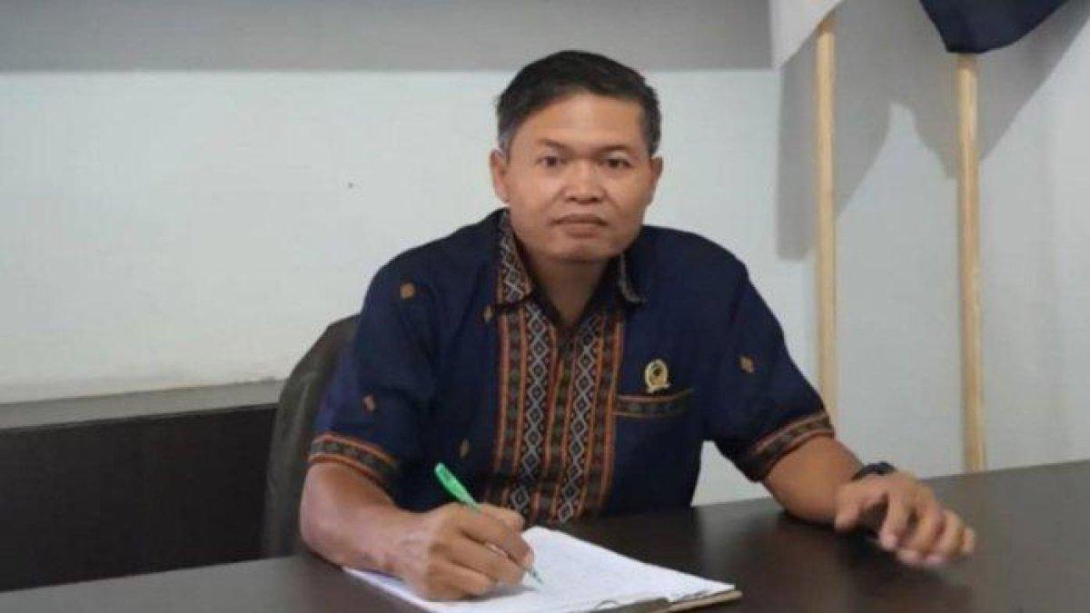 PILKADA KARO - Komando Tarigan terpilih sebagai Wakil Bupati Karo berdasarkan hasil rekapitulasi penghitungan suara yang dilakukan Komisi Pemilihan Umum (KPU) Kabupaten Karo, Kamis (9/1/2025). Komando Tarigan maju mencalonkan diri sebagai Wakil Bupati Karo di Pilkada 2024 mendampingi Brigjen Purn Antonius Ginting.