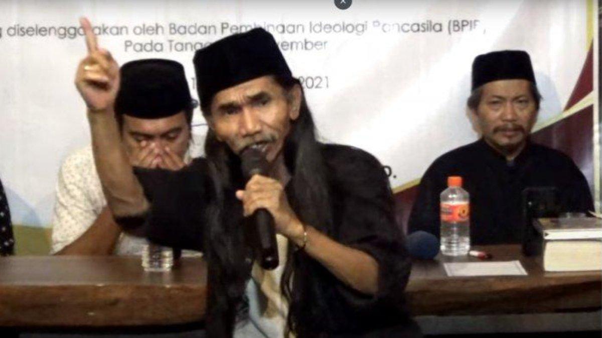 Kontroversi Abuya Mama Ghufron alias Mama Ghufron